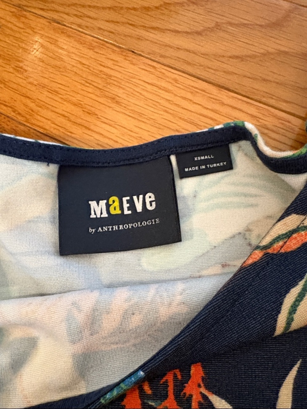 Maeve Tropical Navy Blue Multicolor Off-Shoulder Crop Top - Picture 3 of 8